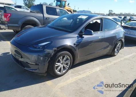 2023 Tesla Model Y Awd/Long Range Dual Motor All-Wheel Drive z USA, uszkodzony, nr VIN 7SAYGDEE3PF865229